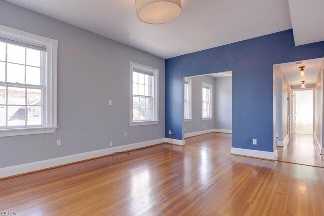 Foto del edificio - 703 W Princess Anne Road Unit 5