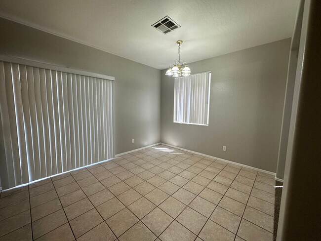 Building Photo - 3 bed, 2.5 baths home in Adobe Gardens
