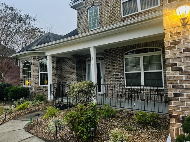 Photo - 584 Summerhill Dr House