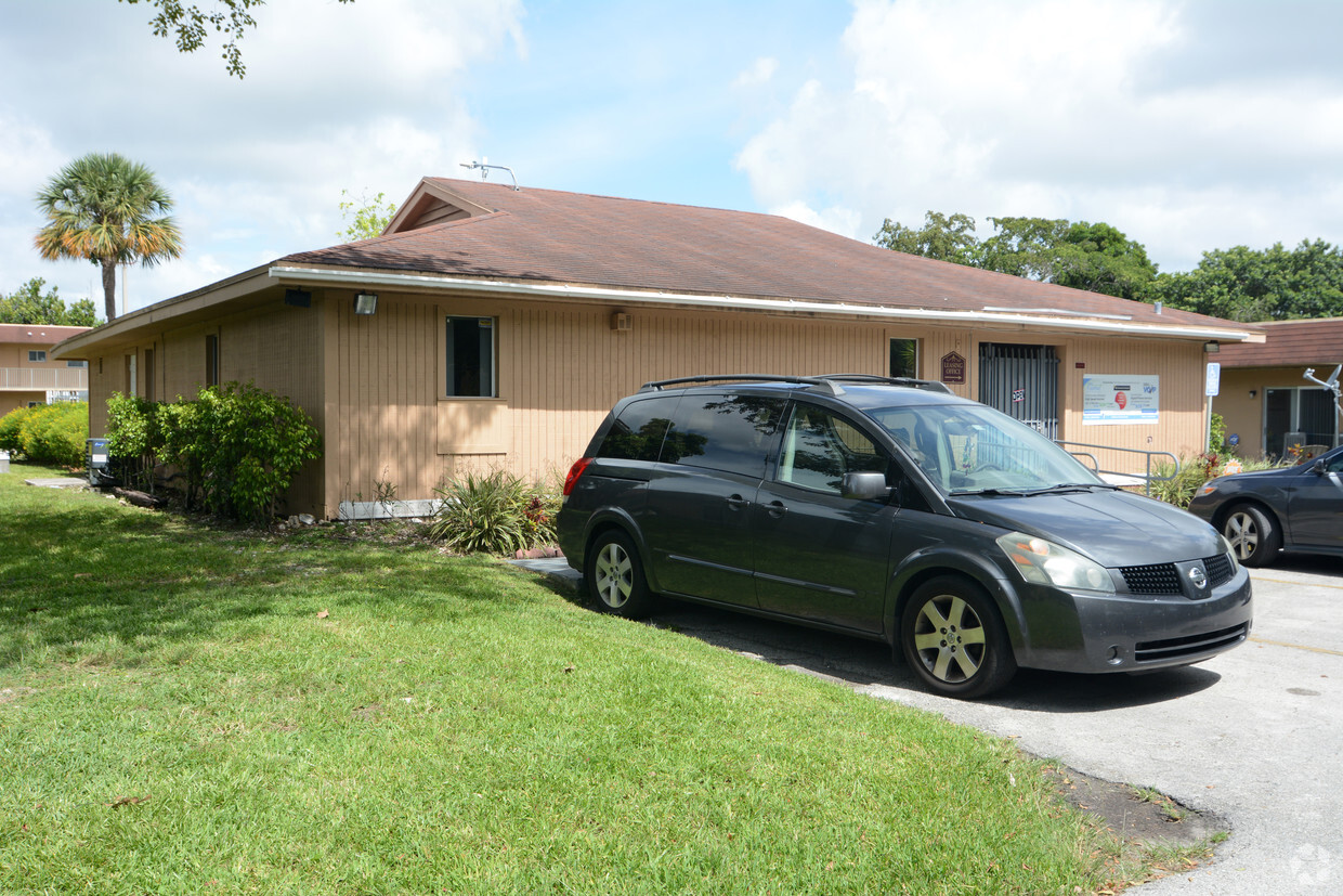 Building Photo - Caribbean West Apartments