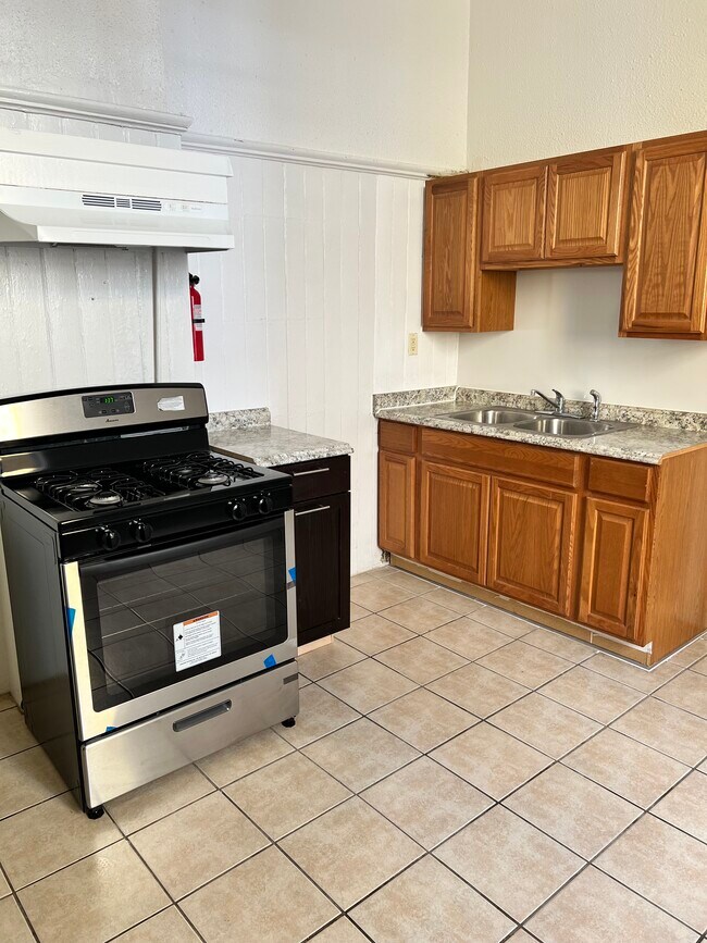Cocina - 2427 S Robertson St