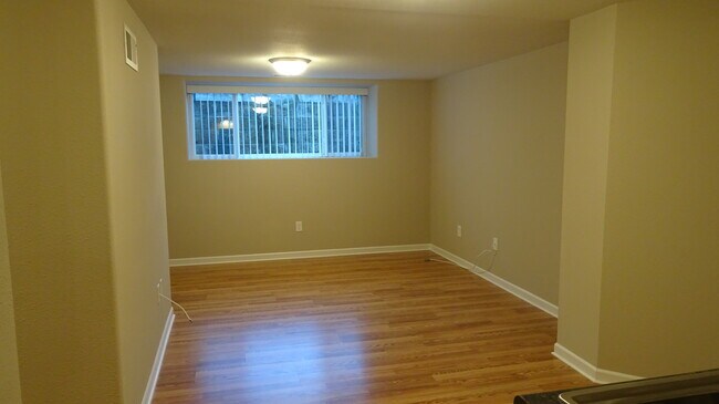 Foto del edificio - 3336 Library Ln