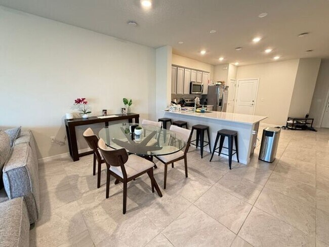 Foto del edificio - 3/2.5 Like new Davenport Townhome
