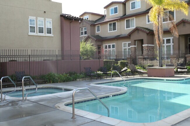 Building Photo - 1265 Avenida Las Brisas