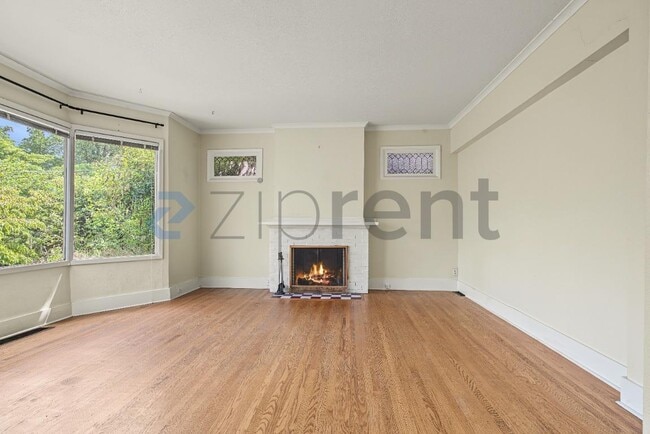Building Photo - Unit A