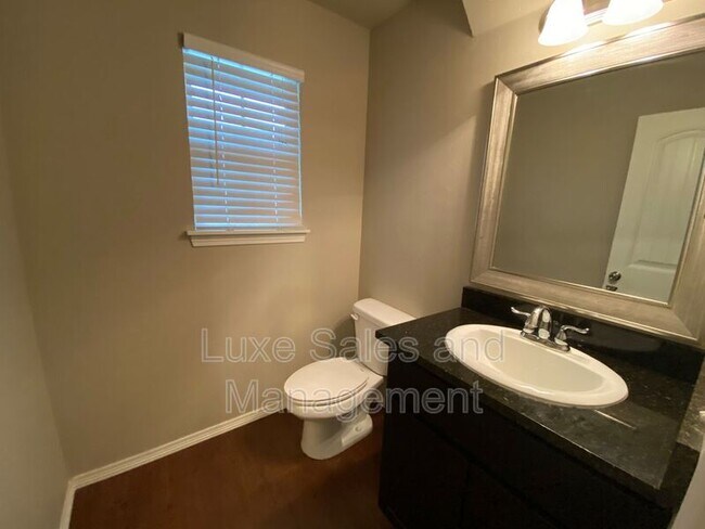 Building Photo - 2116 Buena Vida Ln