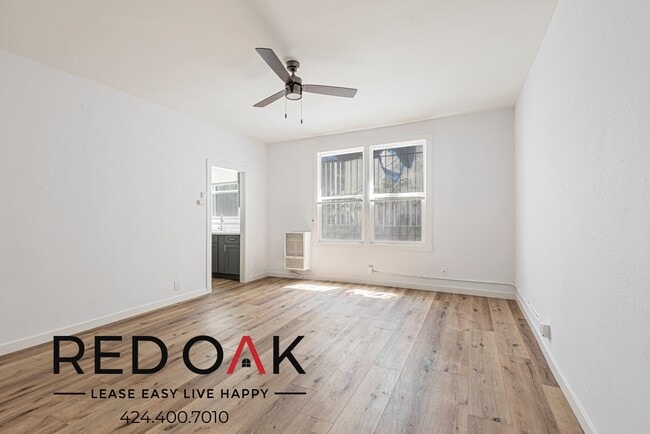 Building Photo - 960 S Oxford Ave