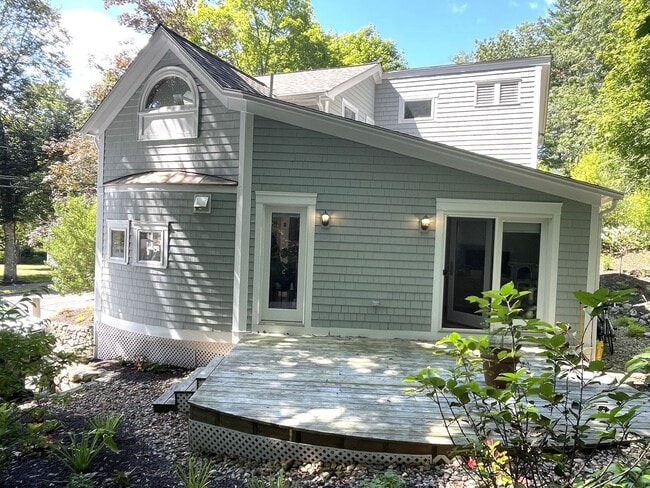 Contemporary 2 Bedroom, 2 Bathroom Single Family Home in Andover MA - Contemporary 2 Bedroom, 2 Bathroom Single Family Home in Andover MA