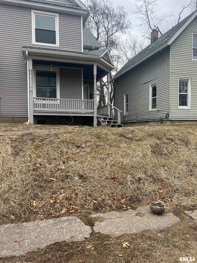 822 W 14th St, Davenport, IL 52803 Townhome Rentals in Davenport IL
