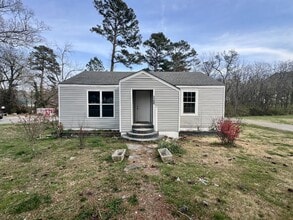 Building Photo - 1100 Tunnel Blvd