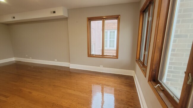 Sala de estar - 6437 N Glenwood Ave