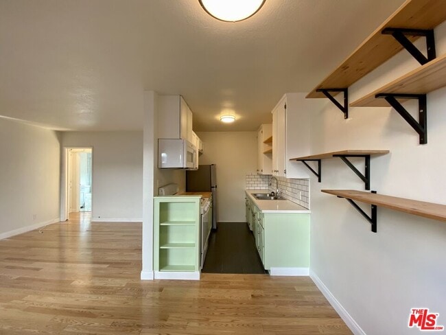 Foto del edificio - 722 Westbourne Dr