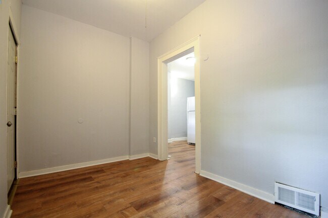 Building Photo - 580 Thomas Ave W