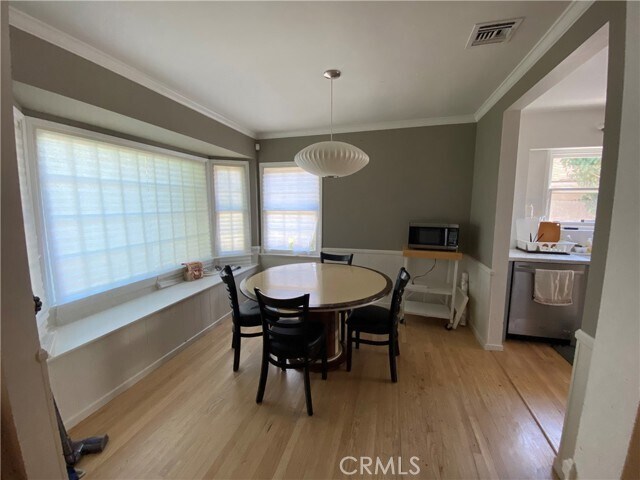 Foto del edificio - 8929 Rathburn Ave