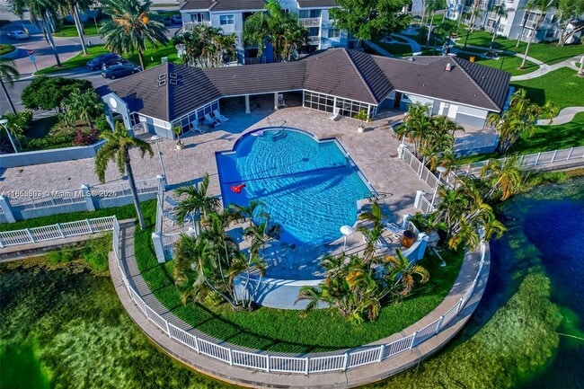 Foto del edificio - 8590 SW 212th St