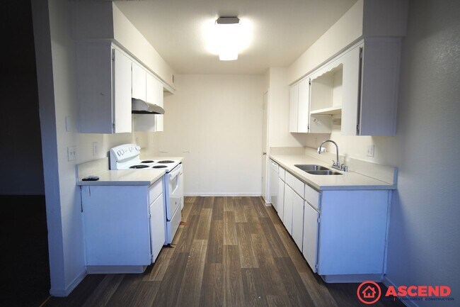 Building Photo - 804 Karma Ct