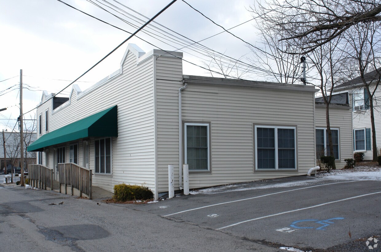 Foto del edificio - 615 Clay Ln