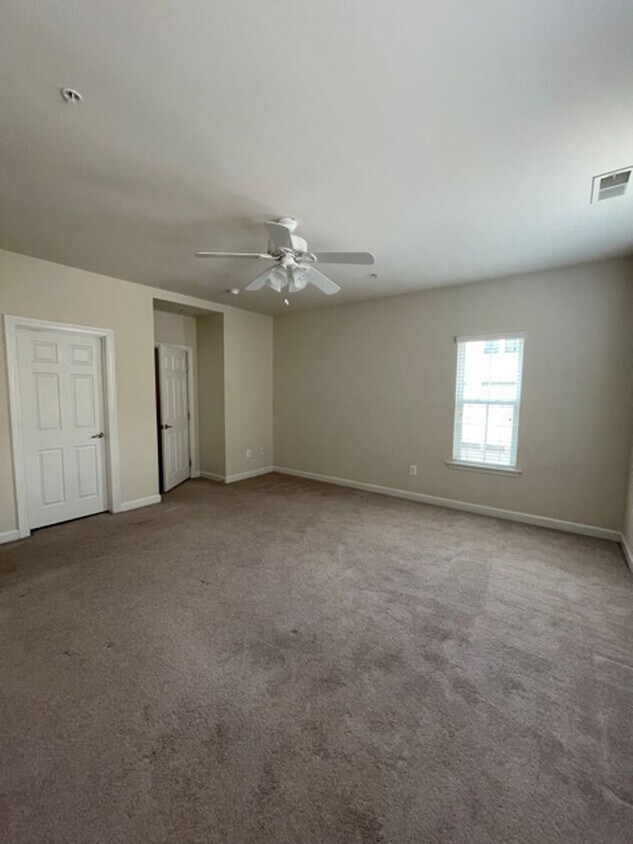 Foto principal - SPACIOUS 2 LEVEL CONDO IN GAITHERSBURG