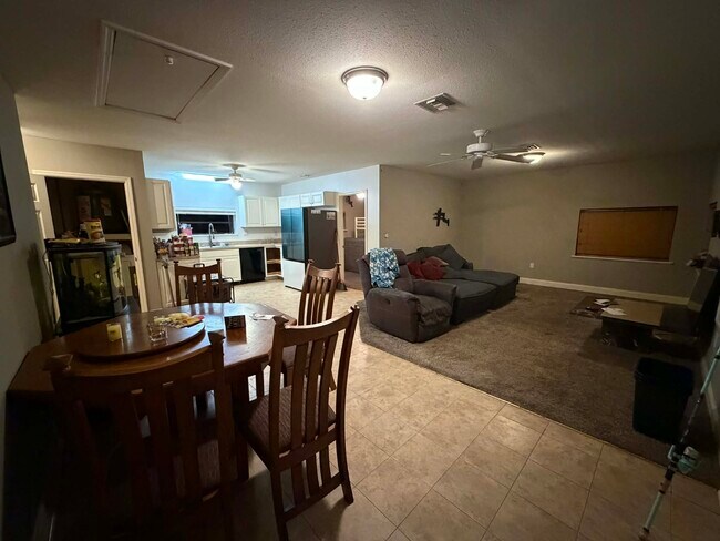 Foto del edificio - 6610 Golden Gate Pkwy