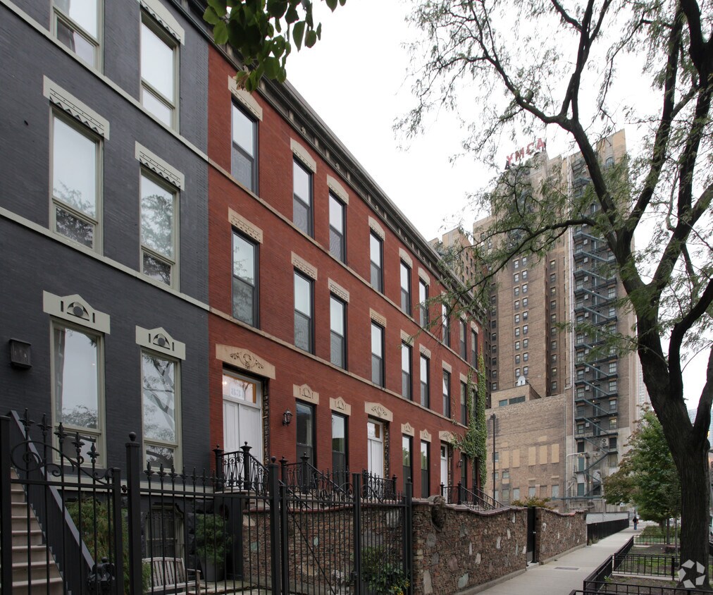Foto del edificio - 827-831 N Dearborn St