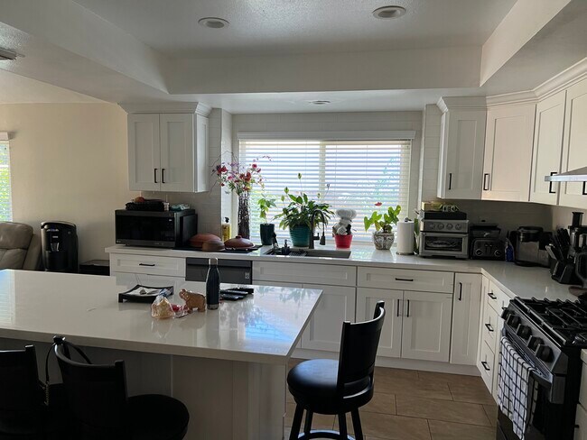 Kitchen - 9140 Crebs Ave