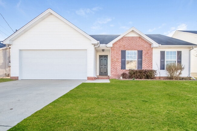 Building Photo - 1318 Eastwoods Dr