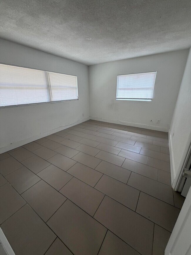 Foto del edificio - 116 NW 28th Ave