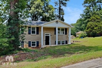 Building Photo - 2715 Carriage Ln