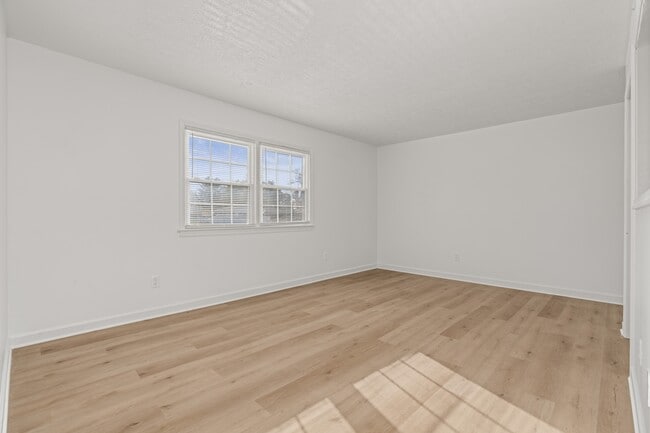 Building Photo - Summercrest Apartments