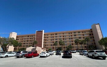 Building Photo - 14527 Bonaire Blvd