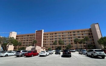 Building Photo - 14527 Bonaire Blvd