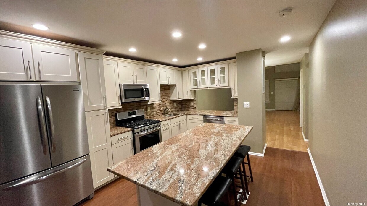 Primary Photo - 8 Springfield Cir
