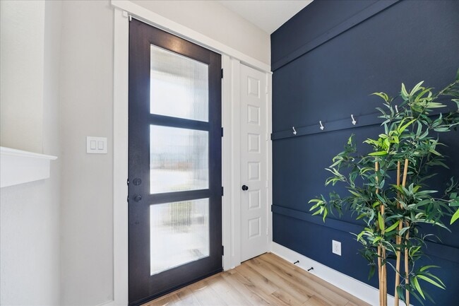 Building Photo - 10942 Brambling Wood Dr
