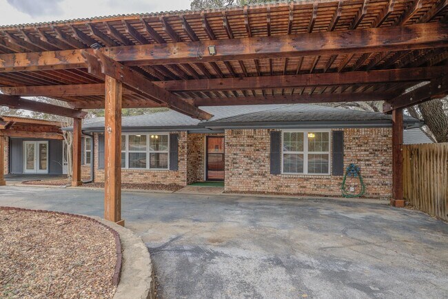 Foto del edificio - 5303 Shady Oak Cir