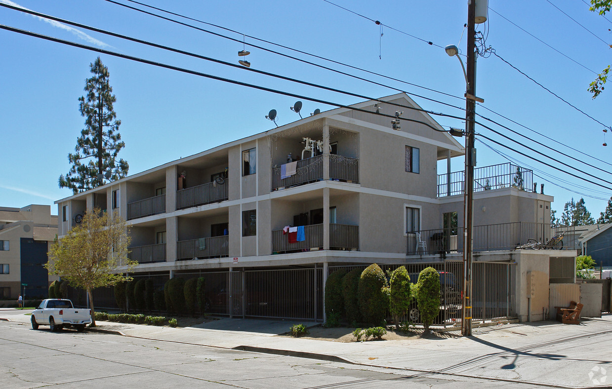 Building Photo - Pine Street Apartments