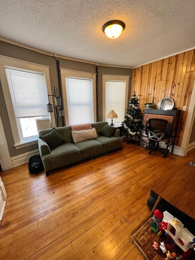 Foto del edificio - 922 E 5th St