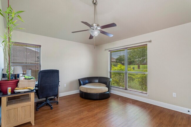 Building Photo - 216 Raptor Dr