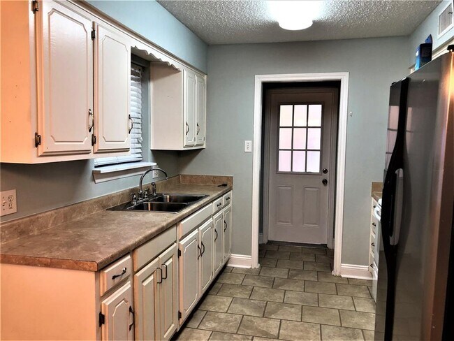 Building Photo - 618 Heritage Hill Dr