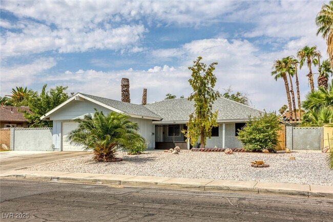 Building Photo - 3055 S Topaz Rd