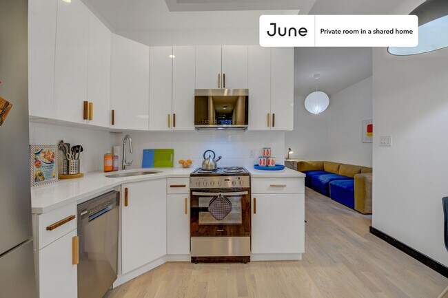 Building Photo - Room in Shared 3.0 bed/3 bath home