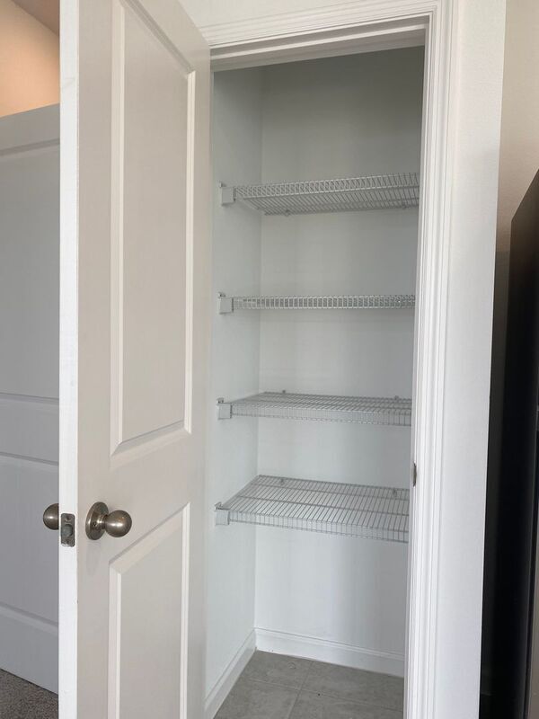 Foto del edificio - 5913 Piney Shrub Pl