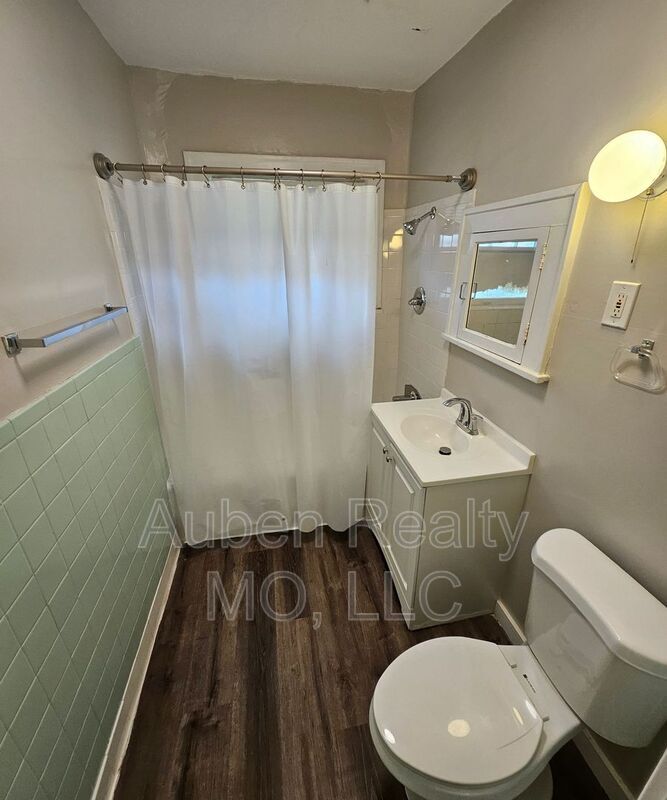 Primary Photo - 5400 Harrison St