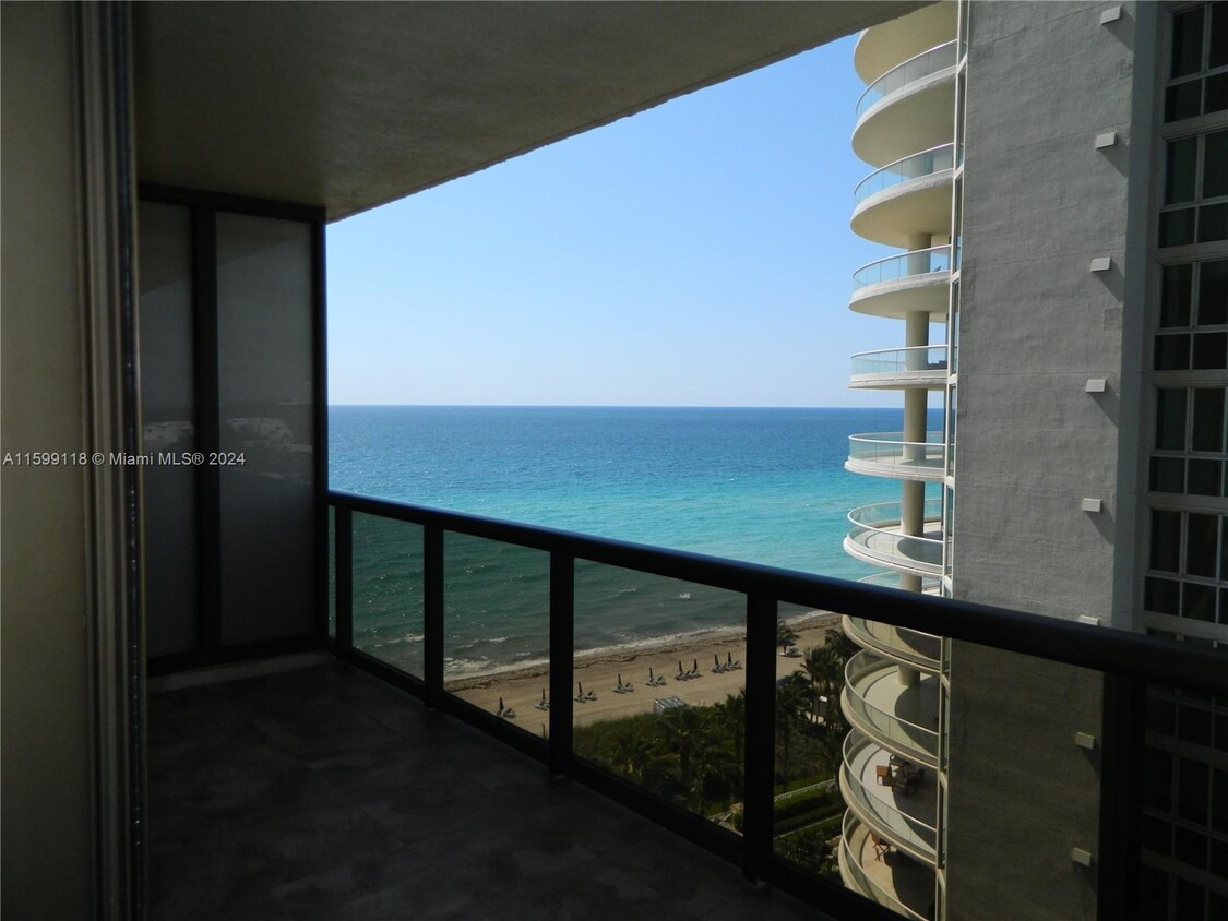 Foto principal - 16275 Collins Ave