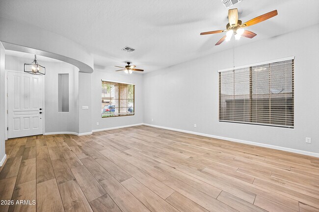 Foto del edificio - 4231 E Marshall Ave