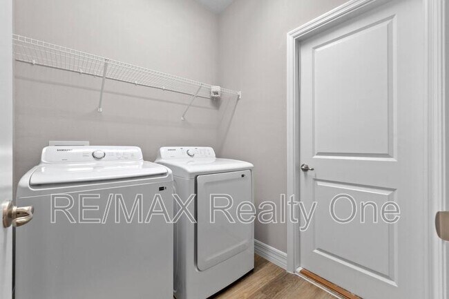 Building Photo - 836 E Weldon Ct