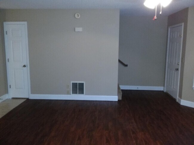 Building Photo - 265 Highland Park Dr