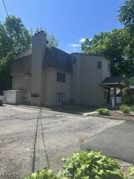 Foto del edificio - 362 Rutherford Ave