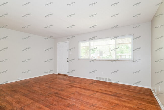 Building Photo - 7012 Marlac Dr