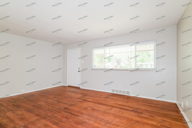 Foto del edificio - 7012 Marlac Dr