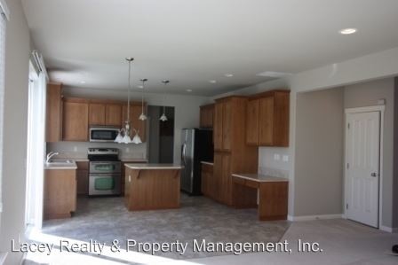 Building Photo - 3820 Ingleside Dr SE